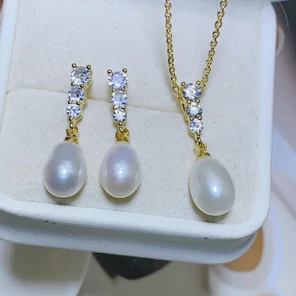 Natural Freshwater Pearl Earrings For Women, Retro Hepburn Sparkling Zircon, TKMBeautySupply.com | Canada & USA and Europe Wide FREE shipping