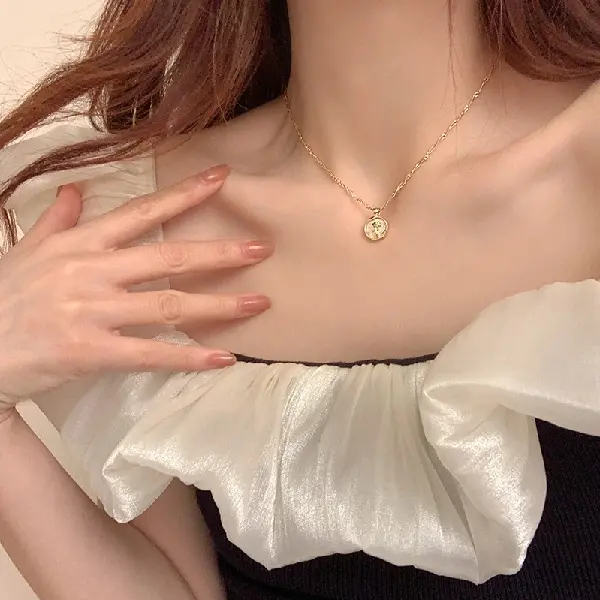 Fritillaria Flower Medallion Necklace,able Light Luxury High-end Clavicle Chain, Simple, TKMBeautySupply.com | Canada & USA and Europe Wide FREE shipping
