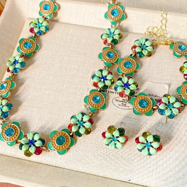 Medieval Vintage Diamond-encrusted Oil-dropped Flower Necklace Light Luxury Niche Clavicle, TKMBeautySupply.com | Canada & USA and Europe Wide FREE shipping