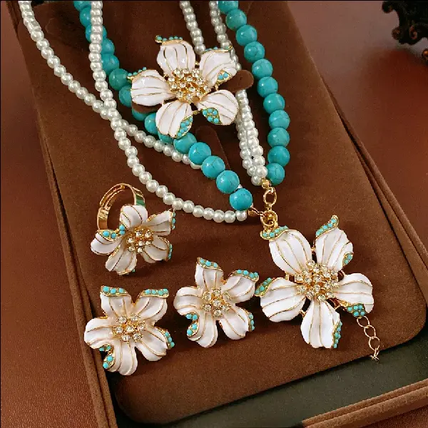Medieval Vintage Beaded Oil-drip Diamond Flower Pearl Necklace Light Luxury, TKMBeautySupply.com | Canada & USA and Europe Wide FREE shipping