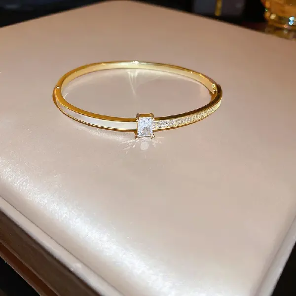 8 bracelet-gold square.,tkmbeautysupply.com