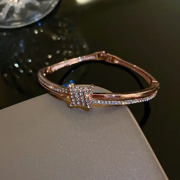 23 bracelet - rose gold full of diamonds and knotted.,tkmbeautysupply.com