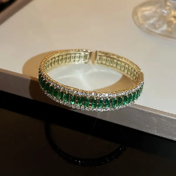 8 bracelet-green rectangle,tkmbeautysupply.com