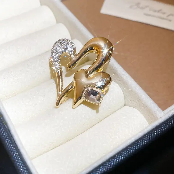 65# Brooch-Diamond Heart,tkmbeautysupply.com