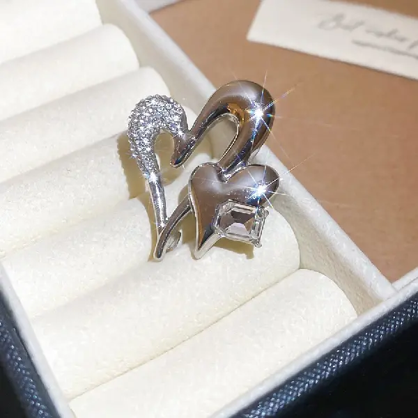 66# Brooch-Diamond Heart,tkmbeautysupply.com
