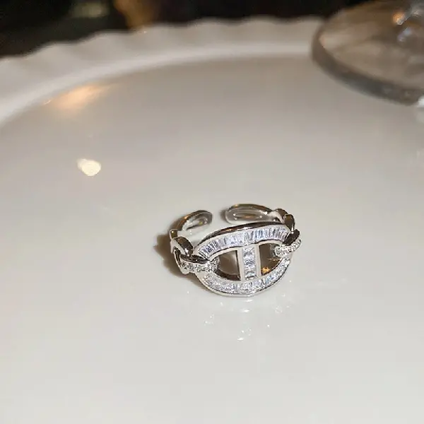 15. Ring-Platinum Pig Nose,tkmbeautysupply.com