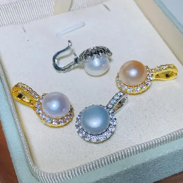 Pendant with beads but no chain - 3090 golden white pearls,tkmbeautysupply.com