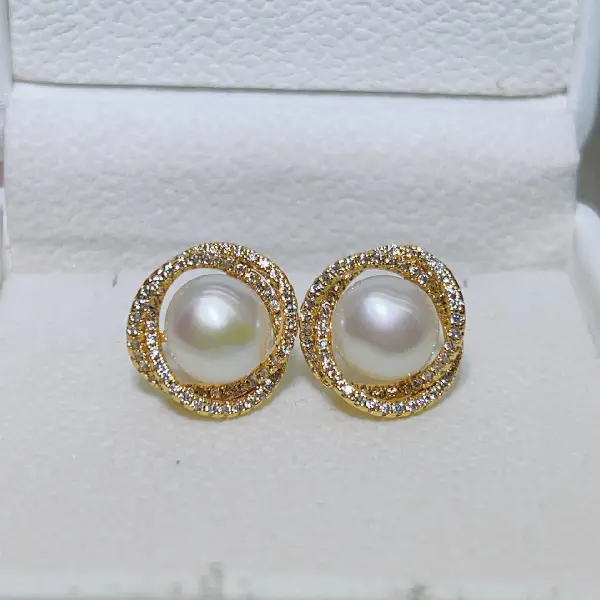 4004 golden large white beads (9.5-10mm),tkmbeautysupply.com