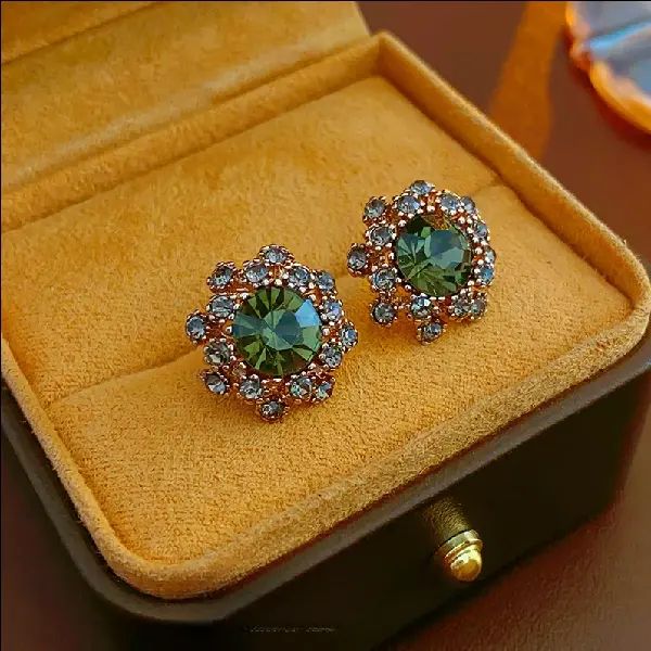 Vintage green earrings,tkmbeautysupply.com