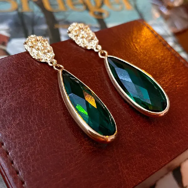 Silver needle pleated oval emerald drop diamond earrings,tkmbeautysupply.com