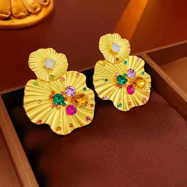 Silver pin-set diamond fan-shaped flower earrings,tkmbeautysupply.com