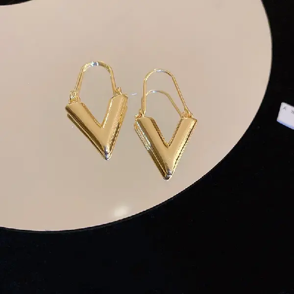 101# metal V-shaped earrings,tkmbeautysupply.com