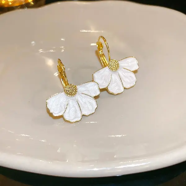 80# earrings-white flower dripping oil,tkmbeautysupply.com