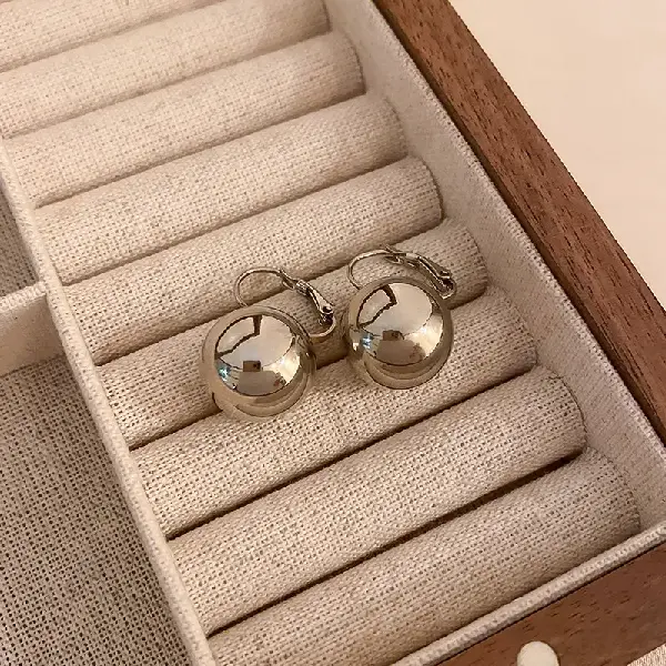 111# earrings-silver round,tkmbeautysupply.com