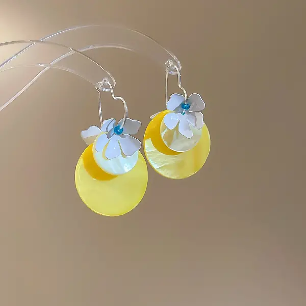 Round shell spray-painted flower heart-shaped earrings,tkmbeautysupply.com