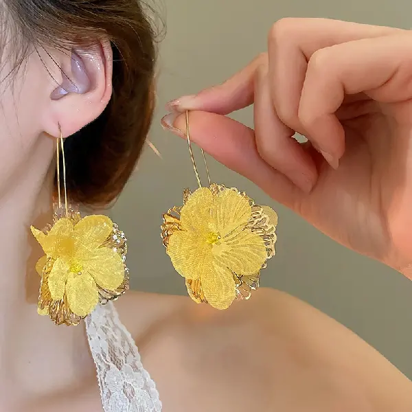 Crystal flower V-shaped ear hooks,tkmbeautysupply.com