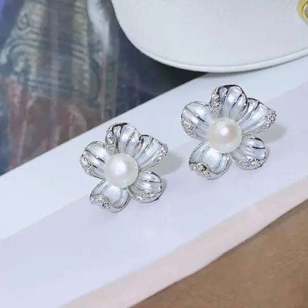 1380B Begonia flower white beads,tkmbeautysupply.com