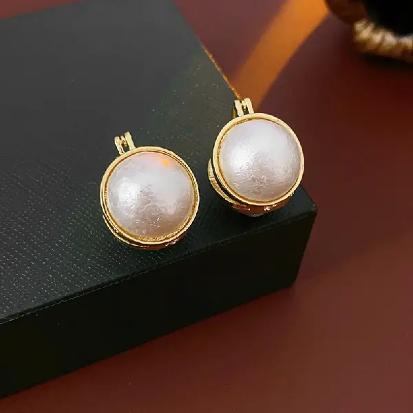 32-Dignified Pearl Earrings,tkmbeautysupply.com