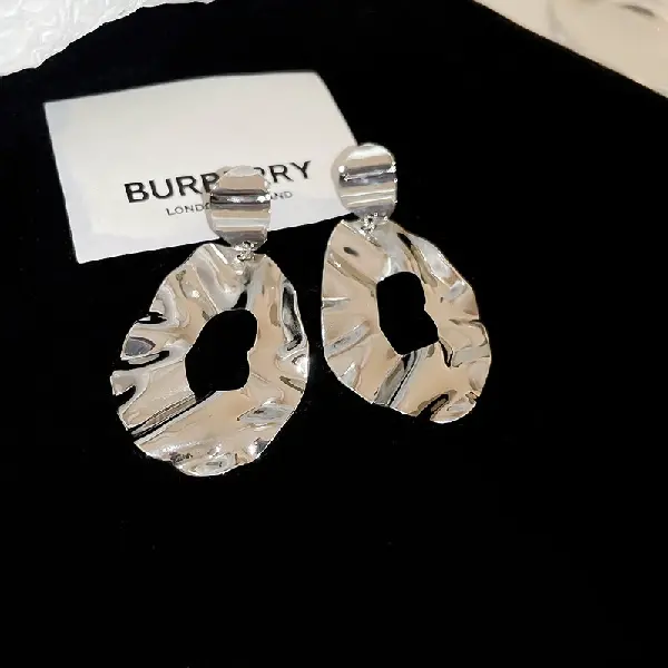 32# Silver Needle-Pleated Geometric Stud Earrings,tkmbeautysupply.com