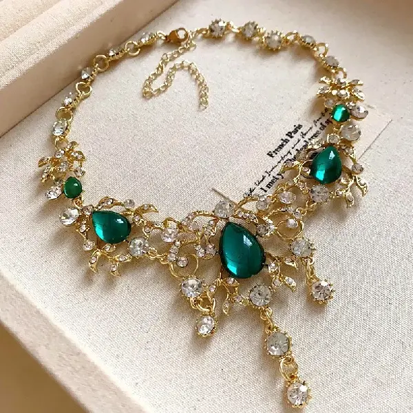 28# Necklace-leaves inlaid with diamonds and water drops of resin,tkmbeautysupply.com