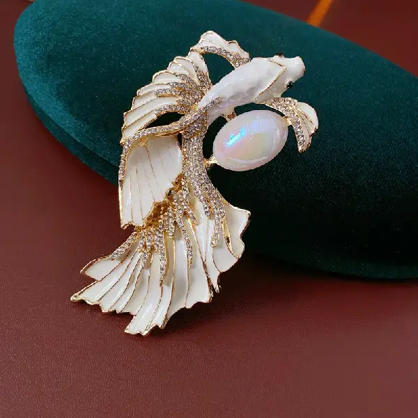 75# Brooch-Oil dripping goldfish with diamond resin,tkmbeautysupply.com